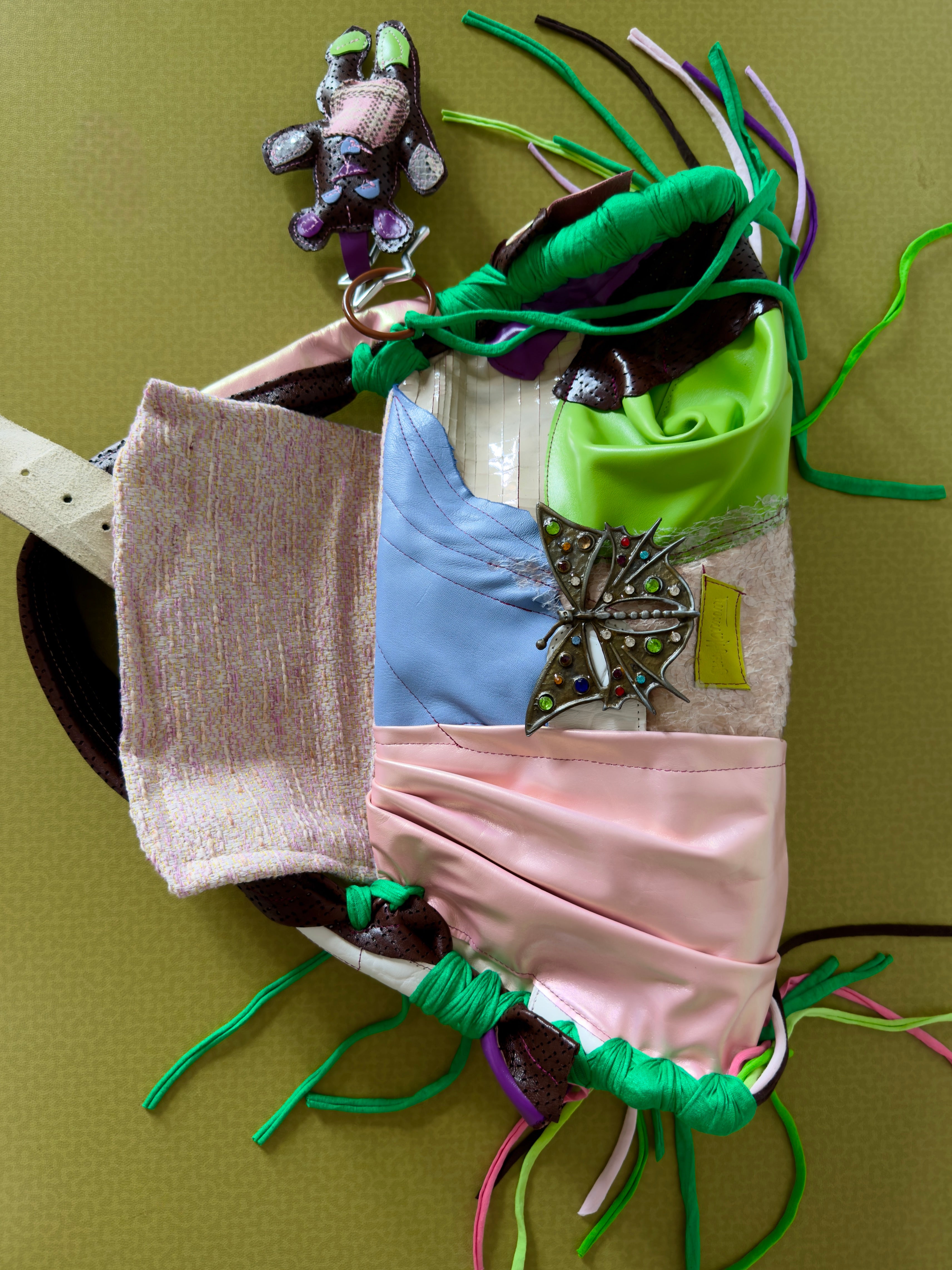 THE BUTTERFLY BELT 2/4 & BEAR CHARMY
